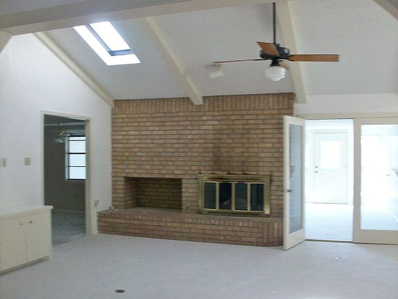 4th image of 4003 Crestwood Ave