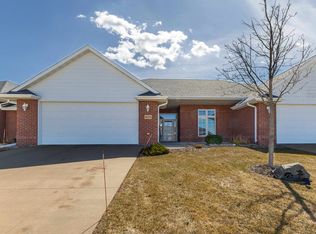 16936 Thunder Ridge Dr, Peosta, IA 52068