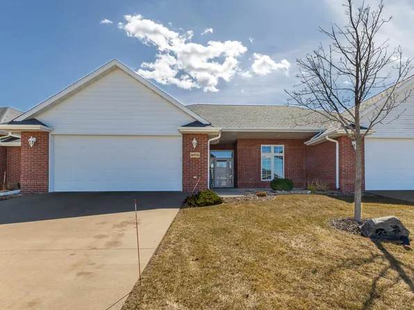 16936 Thunder Ridge Dr, Peosta, IA 52068