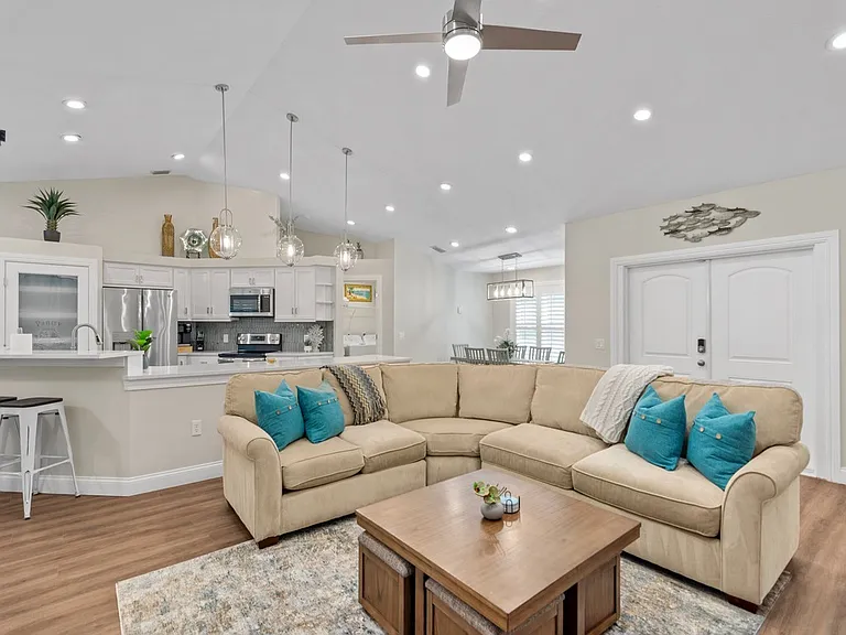 9575 Frangipani Dr — Photo 11
