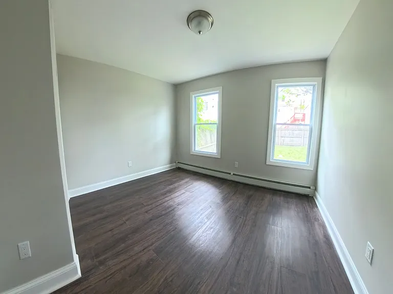 144 Inslee Pl #3R — Photo 15