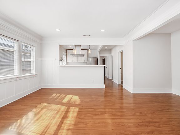 4th image of 511 1/2 N Alexandria Ave #117