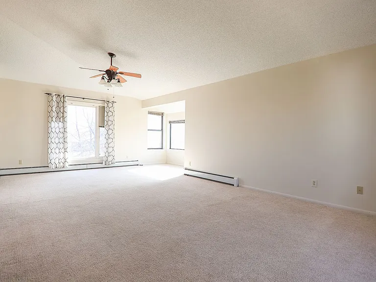 2260 Papago Ct — Photo 2