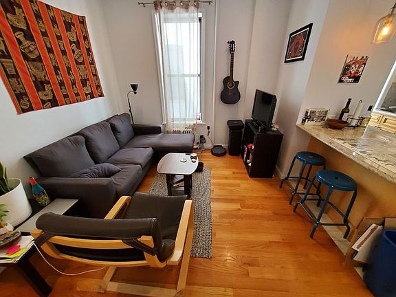 4th image of 31 Diamond St #22