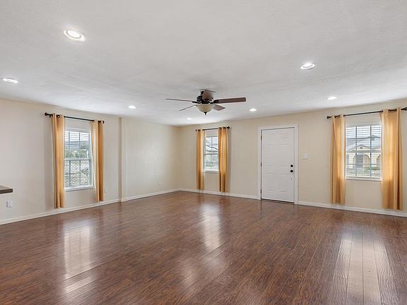 4th image of 413 N 4th St