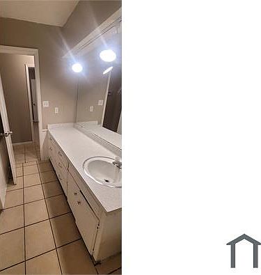 5th image of 2737 SE 49th St