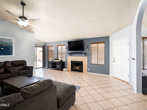 2nd image of 3022 E TOPEKA Drive