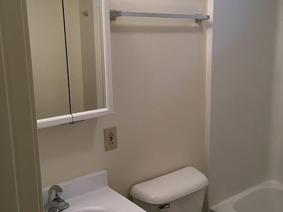 4th image of 116 1/2 Carpenter St