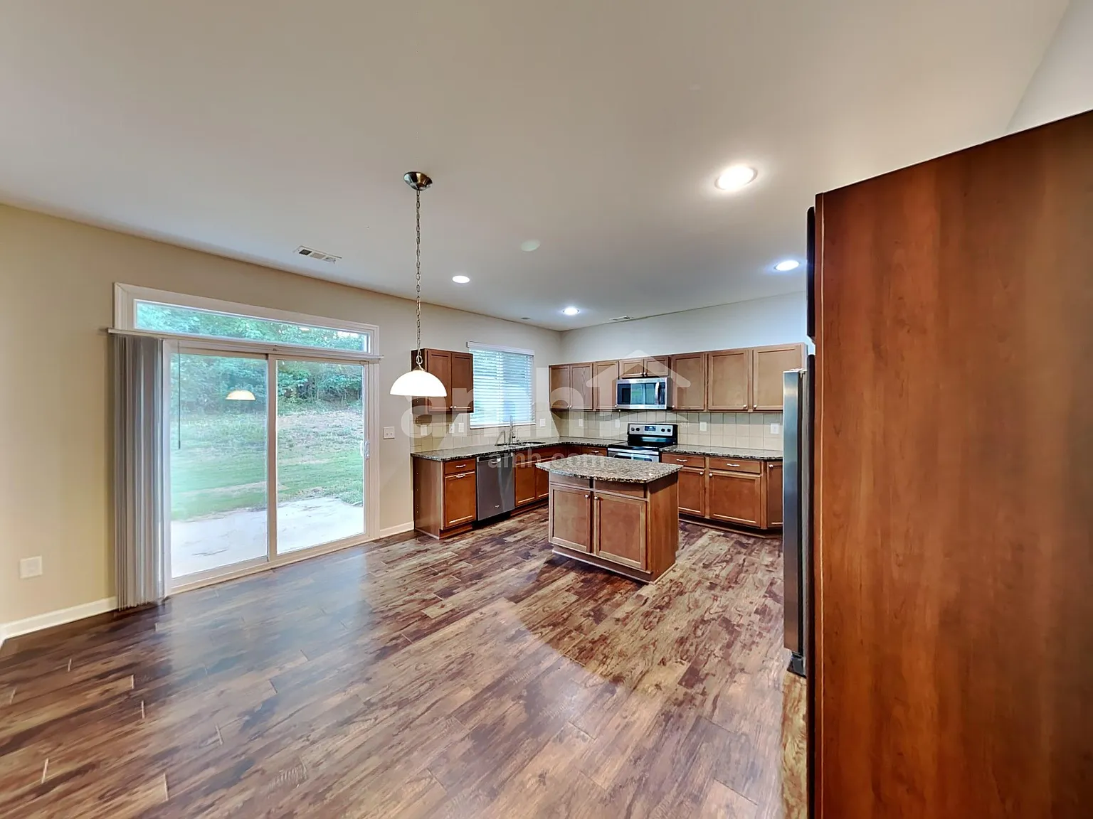 5 bed, 3.5 bath, 2698 sqft, $2,695 — Photo 4
