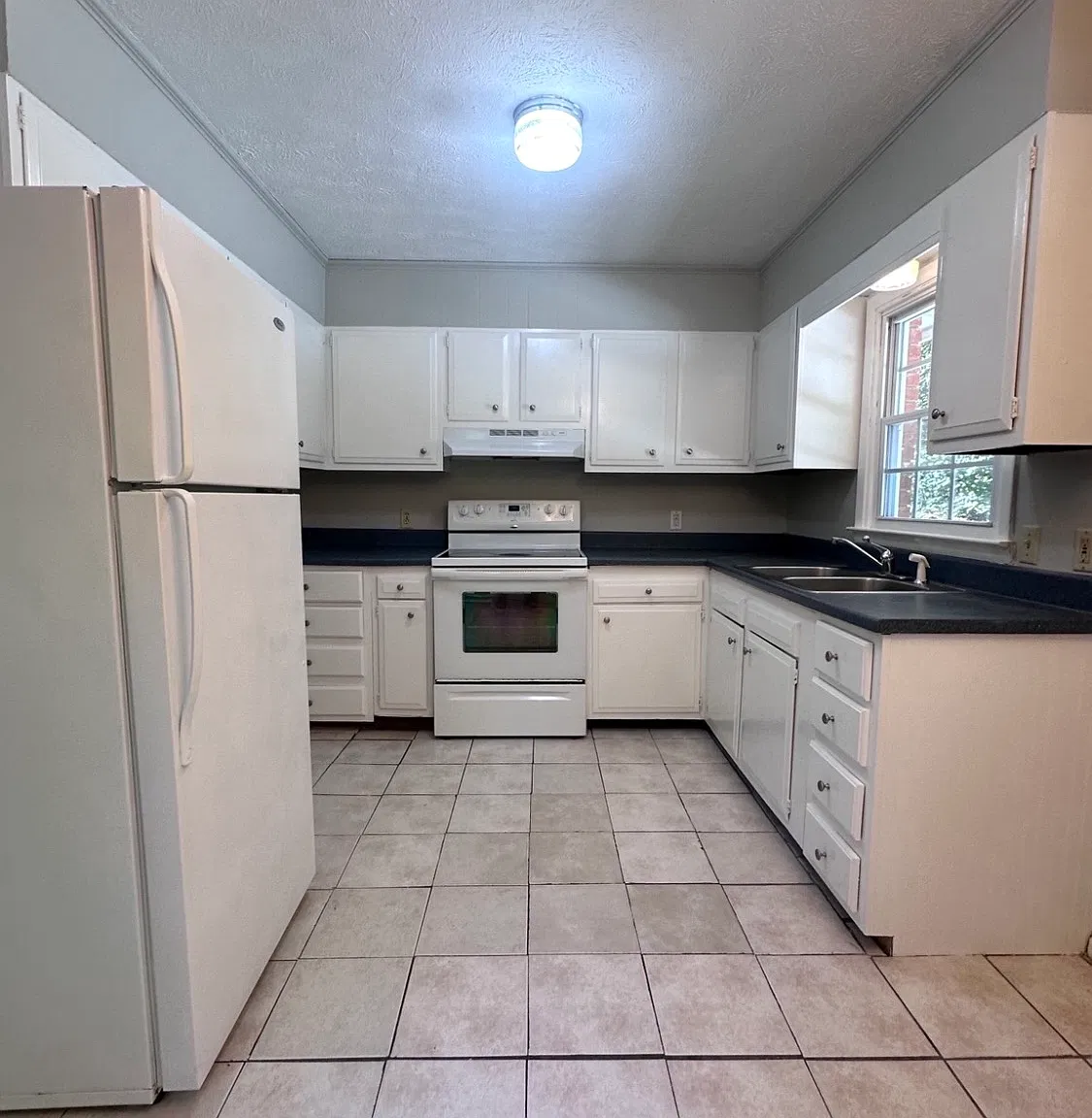 121 Kent St — Photo 1