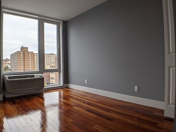 4th image of 21-34 Broadway #3G