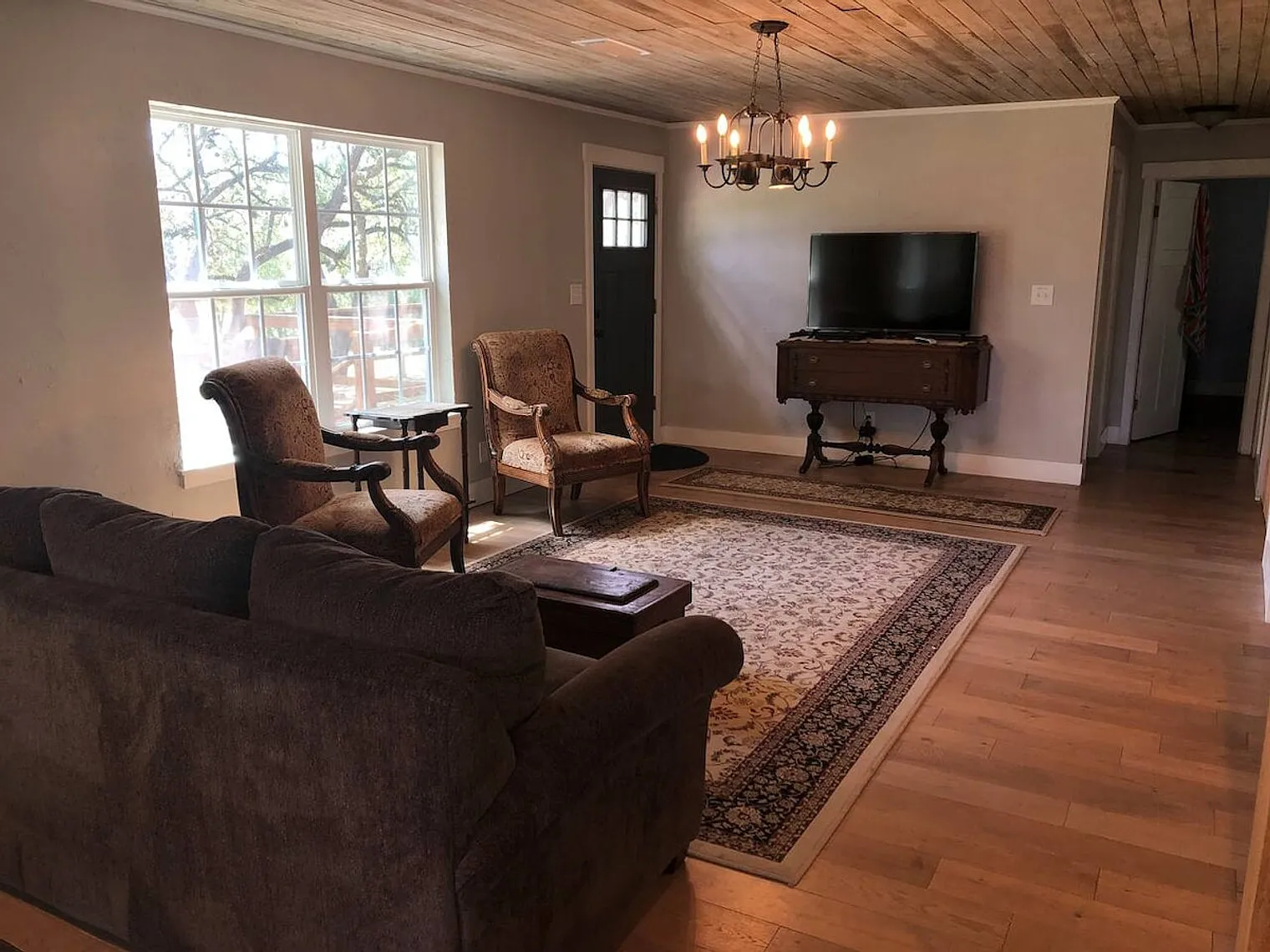 4 bed, 3.0 bath, $7,911 — Photo 2