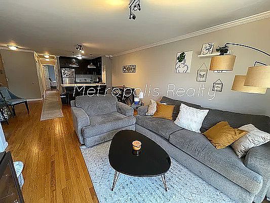 4th image of 2107 41st St #2
