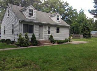 10 Chapman St, Southwick, MA 01077