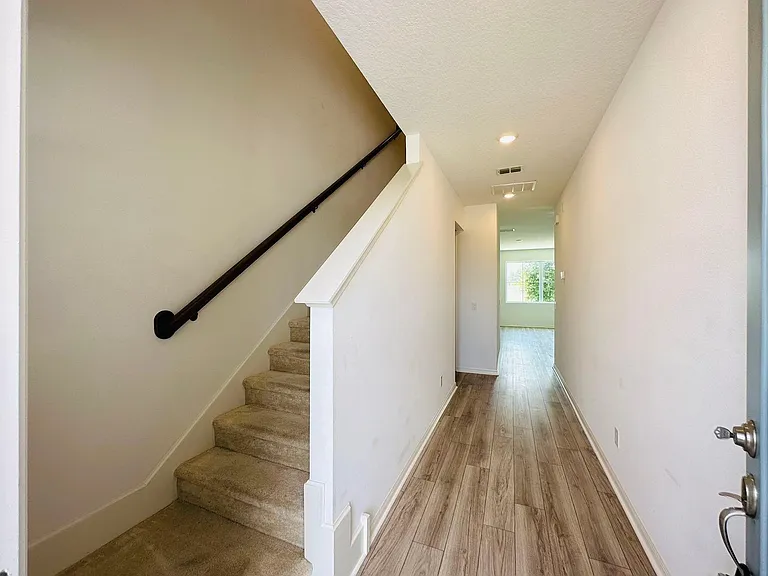 785 Benoi Dr — Photo 3