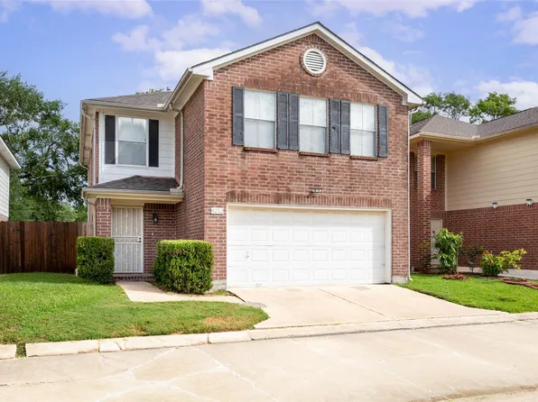 8252 Golf Green Cir, Houston, TX 77036