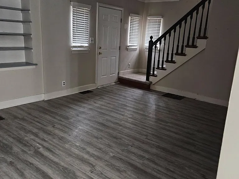 303 Wonderly Ave — Photo 2