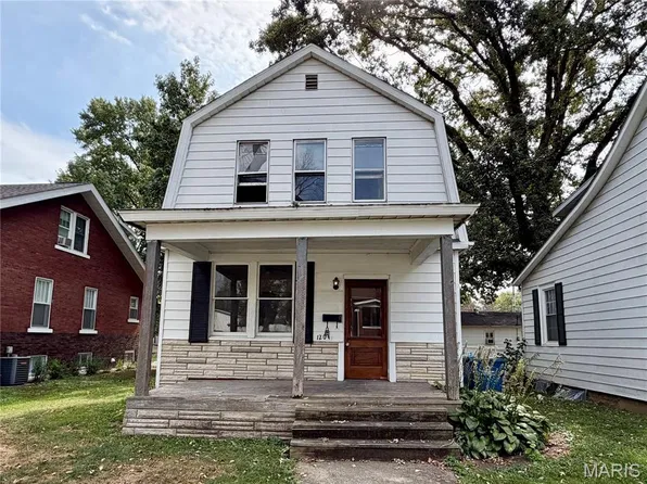 1204 8th St, Highland, IL 62249