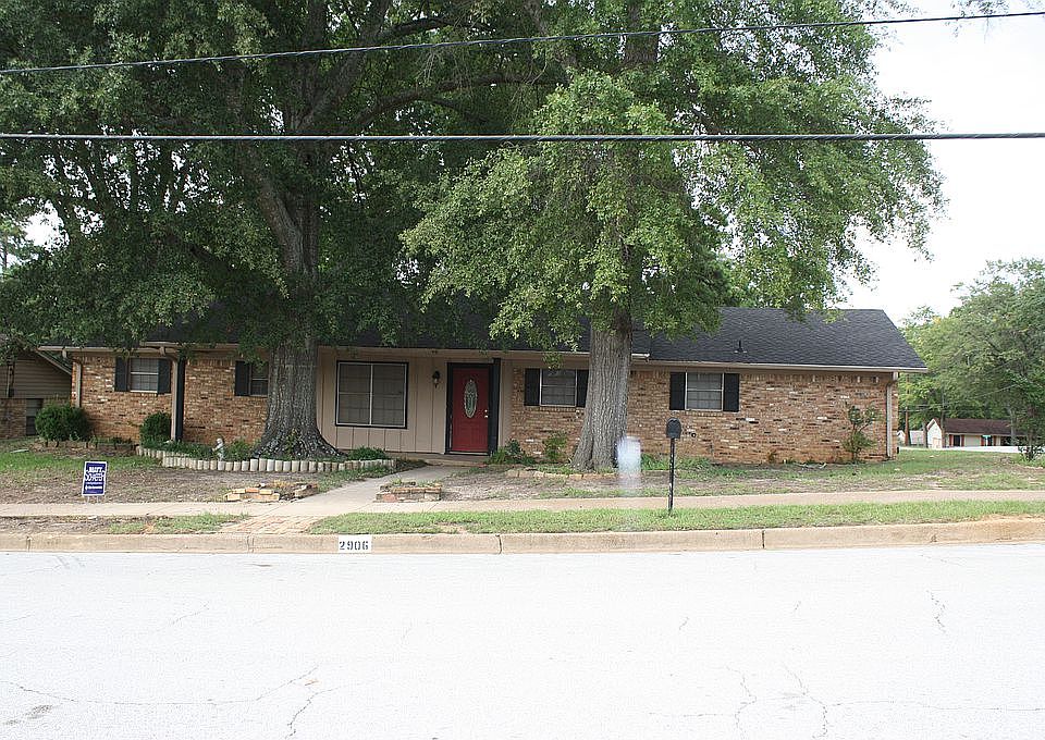 1st image of 2906 Williamsburg Dr