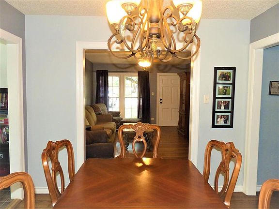 5th image of 808 Laurel Dr