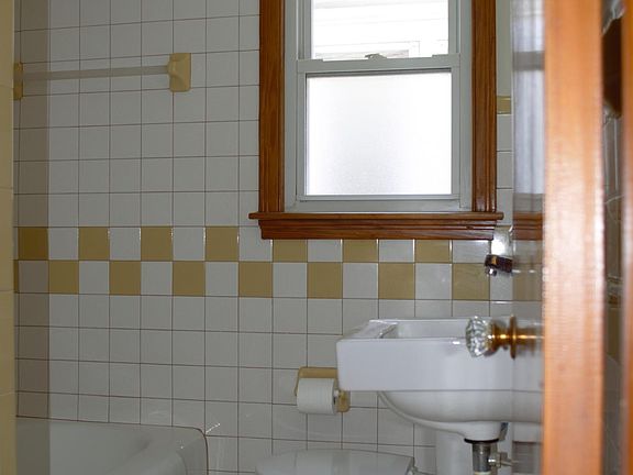 5th image of 1302 Walden Ave