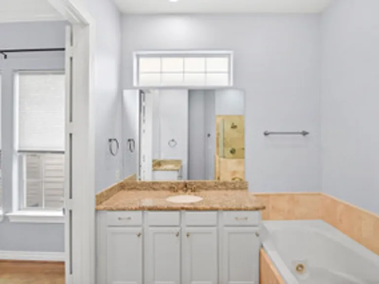 5954 Kansas St — Photo 16