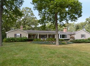 2 Bruce Cir S, Hawthorn Woods, IL 60047