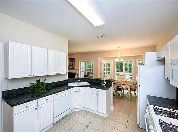 5th image of 9504 Sweetbay Ct