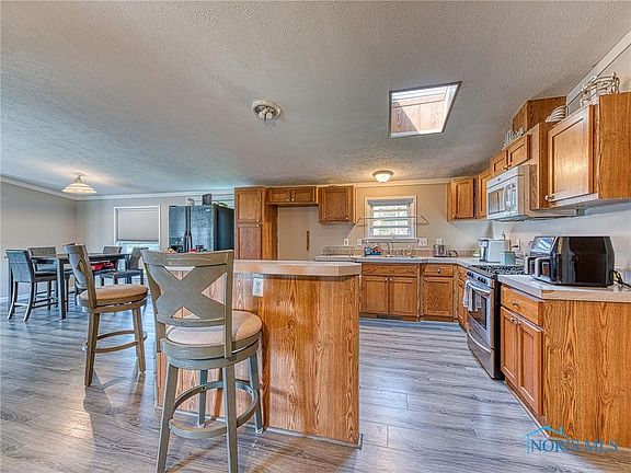 3rd image of 731 Hanson St