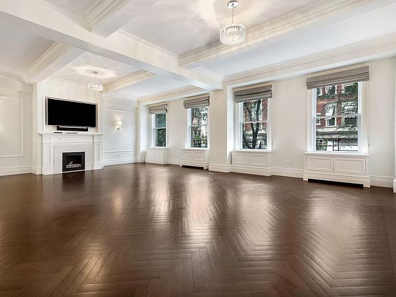 3rd image of 29 E 64th St