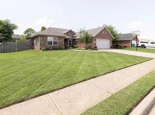 421 Coopers Way, Centerton, AR 72719