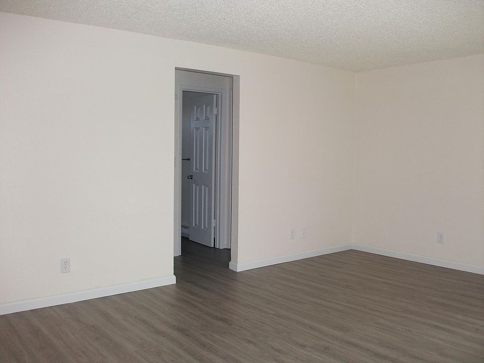 1st image of 18207 1st Ave S #6F
