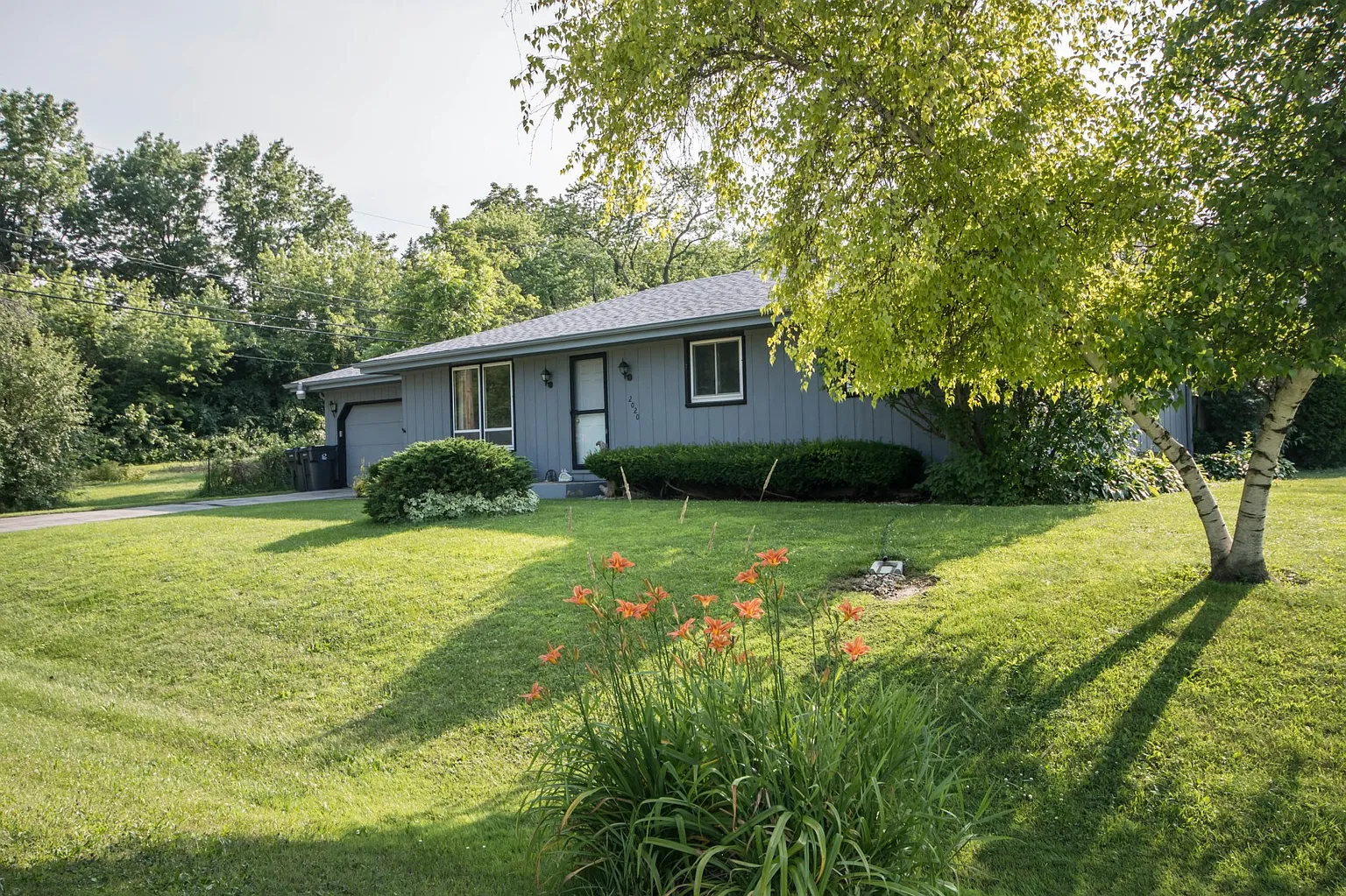 2020 Riviera Dr photo 1