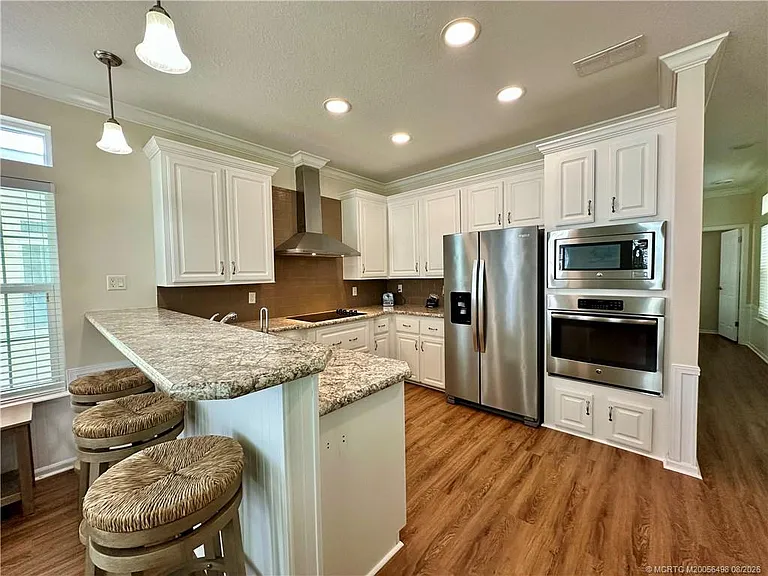 437 NE Intercoastal Dr — Photo 4