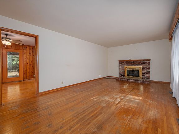 2nd image of 115 Chippendale Dr