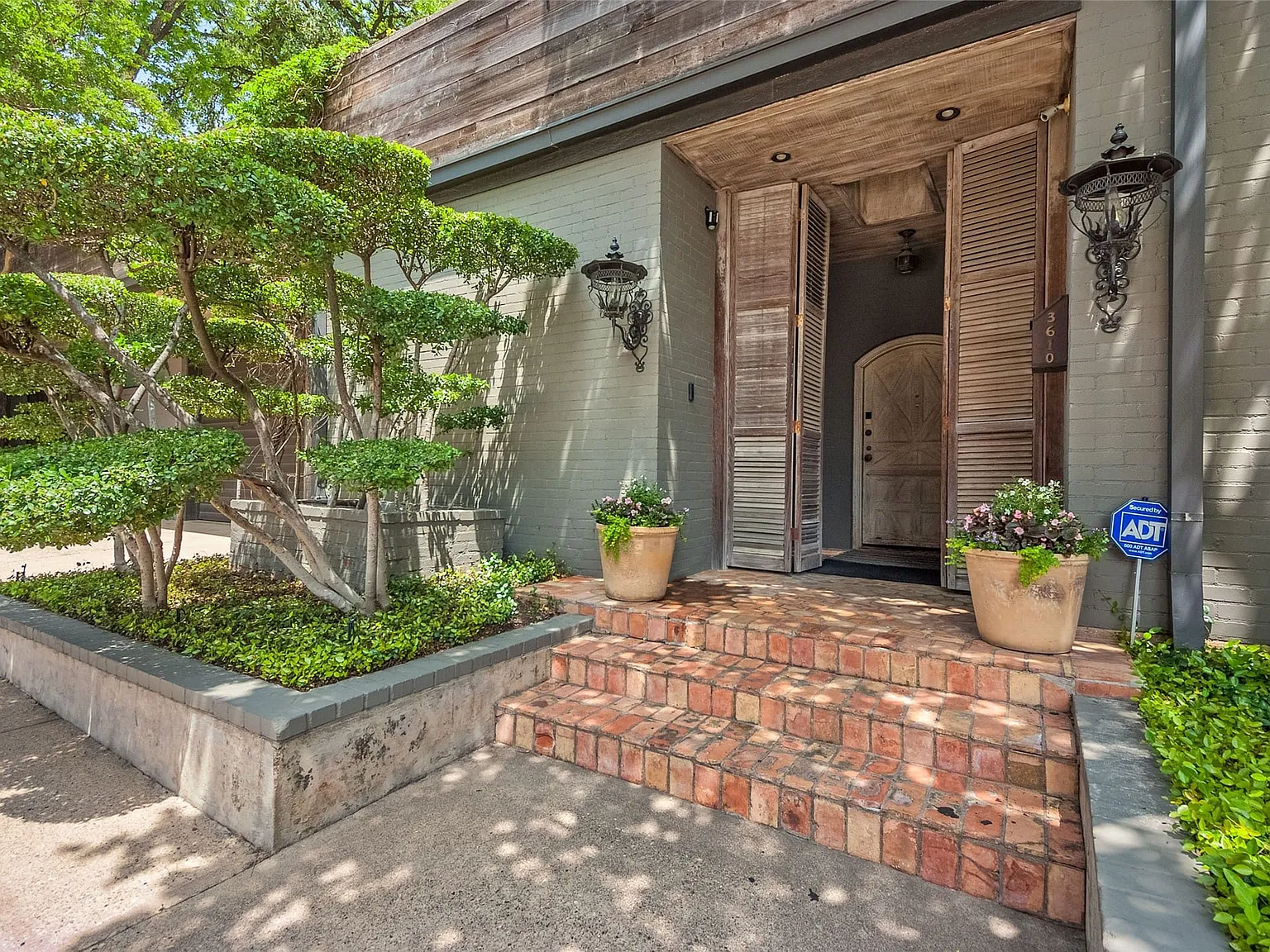 4 bed, 4.0 bath, 3158 sqft, $20,000 — Photo 2