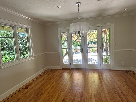 5th image of 2192 Waverley St