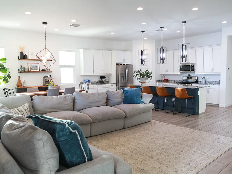 827 W Flatiron Trl — Photo 2