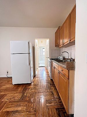 4th image of 6141 Saunders St #4