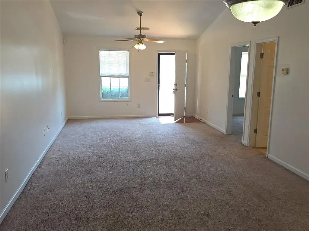 2 bed, 2.0 bath, 1092 sqft, $1,310 — Photo 2