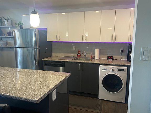 3rd image of 40 Grandville Ave #1506