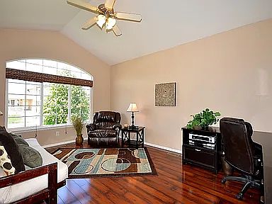3rd image of 623 Scotch Pine Dr