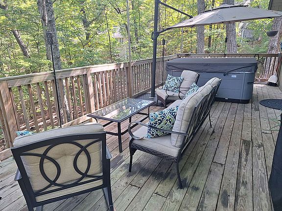 2nd image of 224 Fairfax Ct