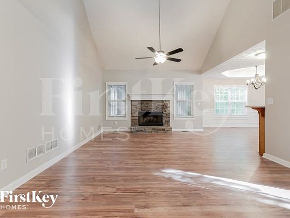 2nd image of 940 Willow Hollow Dr