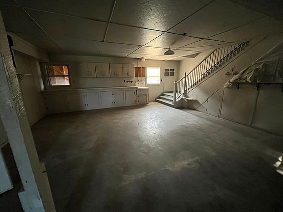 5th image of 108 W Main St