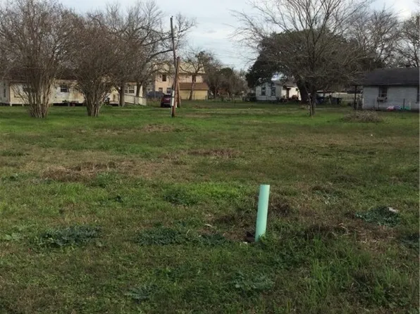 205 Togo St, Cuero, TX 77954