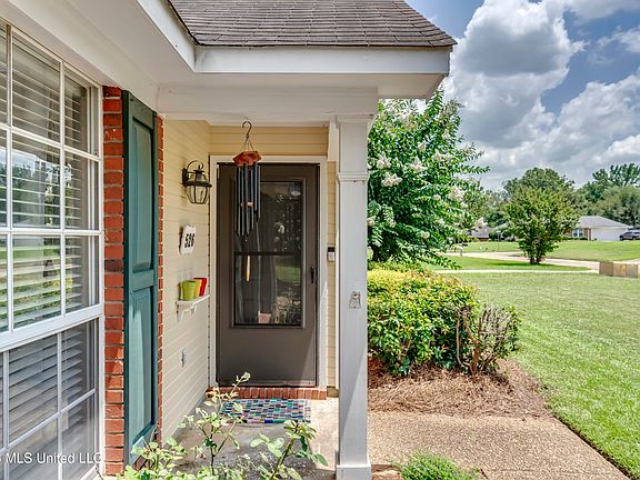 5th image of 526 Pecan Blvd