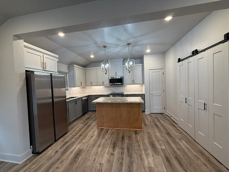 109 W Louisiana St — Photo 10