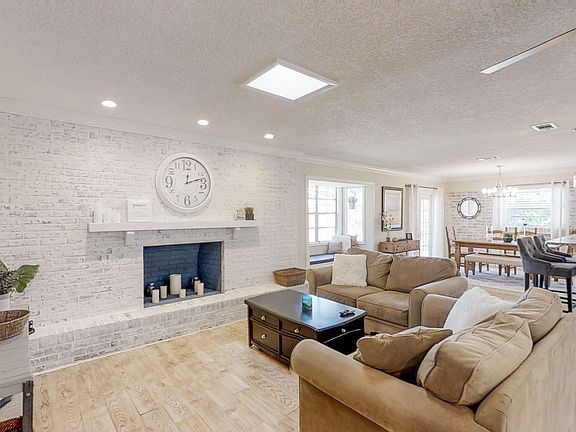 4th image of 705 Tumblebrook Dr