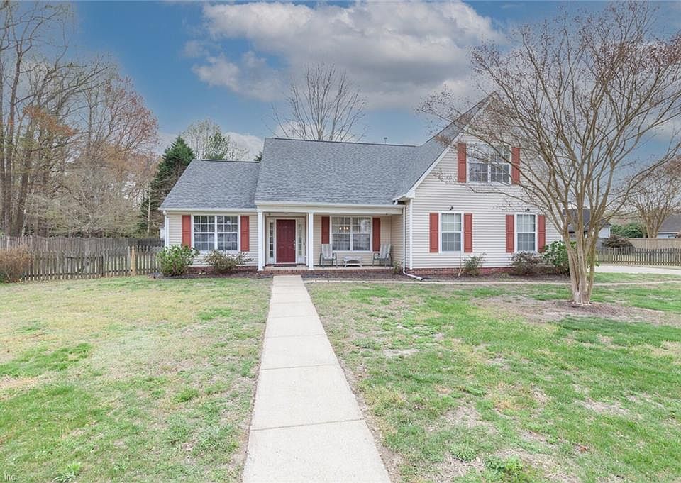 Welcome home to 857 Woodstream Way, Chesapeake.